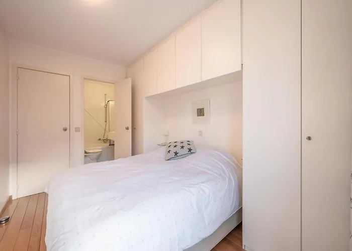 Spacious Modern In Apartment *